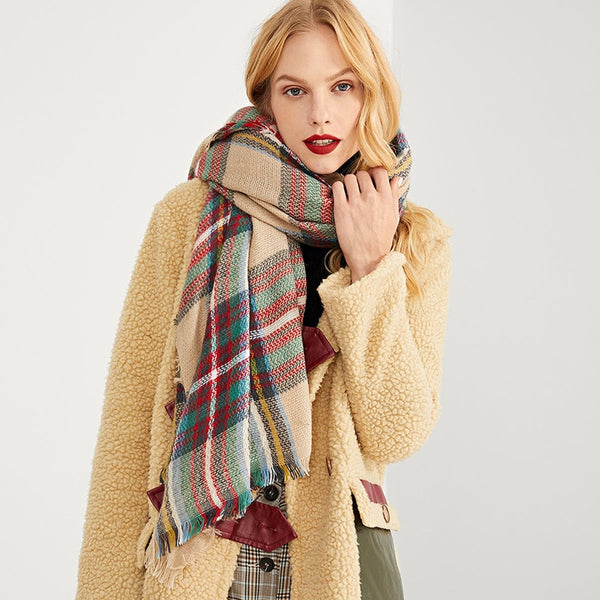 Doren Frayed Trim Plaid Scarf